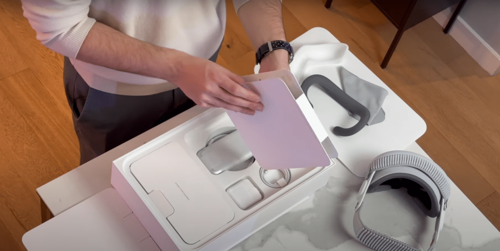 Unboxing of the new Apple Vision Pro
